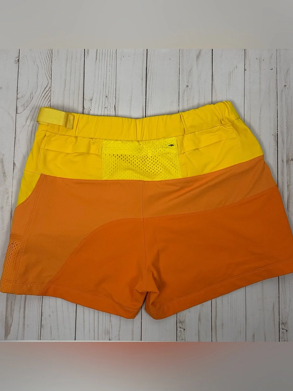 OUTDOOR VOICES RecTrek trail Skort in Sunshine/Clementine/Sun Orange - small